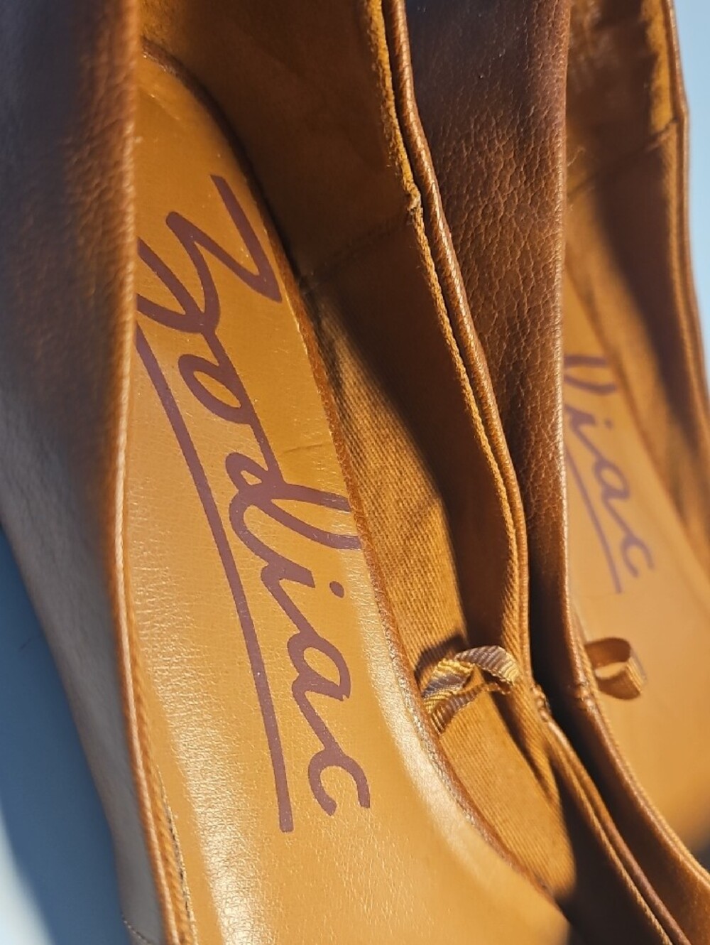 Zodiac Women's Tan Pointed-Toe Leather Flats Bin 12 - Picture 3 of 6